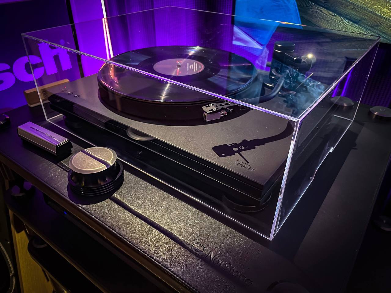 картинка Music Hall Stealth Симпл дистрибьюшн